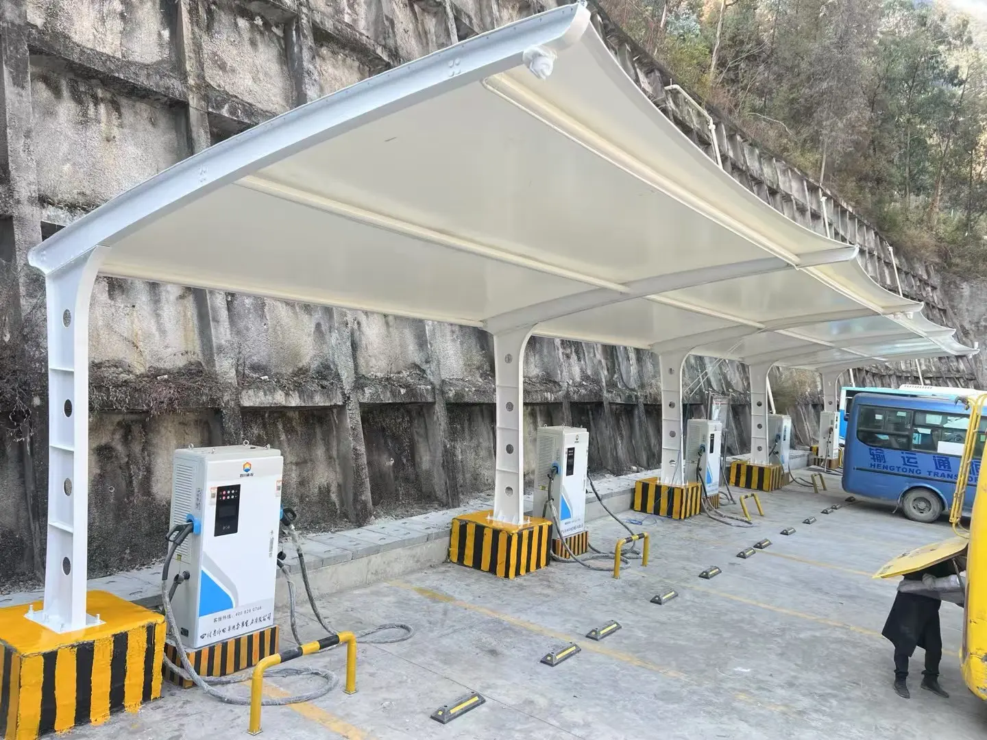 贵州江口园区停车棚采购:为什么“省”在前面的钱,最后都花在了后面?